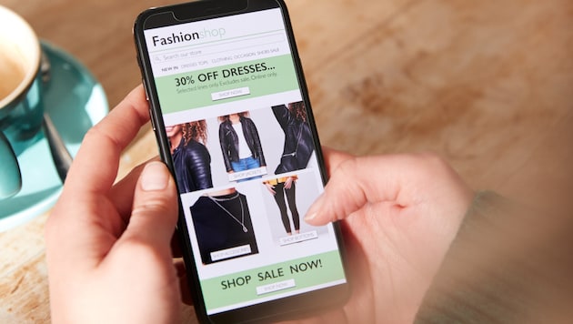 Am häufigsten gehen nach Bestellungen in Onlineshops Bekleidung und Schuhe zurück. Hauptgrund ...