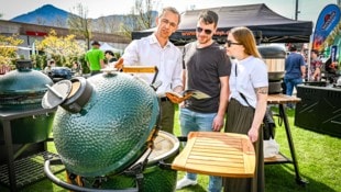 Auf einer Gartenmesse dürfen die richtigen Grillutensilien natürlich nicht fehlen.