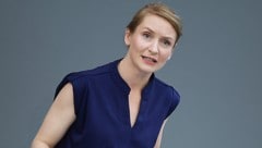 Linke-Vorsitzende Ines Schwerdtner ist entsetzt über das Schweigen von Kanzler Friedrich Merz.