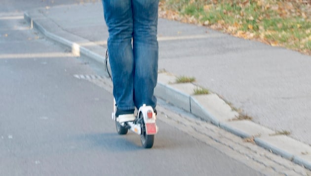 Eigentlich dürfen E-Scooter nur maximal 25 km/h schnell fahren.