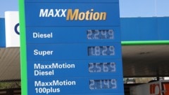 Die Preise an der OMV-Tankstelle in der Muthgasse gegenüber der „Krone“ blieben trotz Anpassung ...