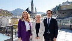 Das erste offizielle Foto in neuer Aufstellung: Festspielpräsidentin Kristina Hammer, die neue ...