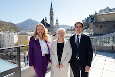 Das erste offizielle Foto in neuer Aufstellung: Festspielpräsidentin Kristina Hammer, die neue ...