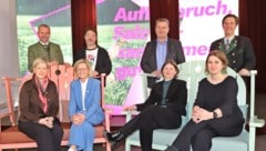 Die Bürgermeisterinnen Nicole Eder (Steinbach), Ines Schiller (Bad Ischl) und Projektleiterin ...