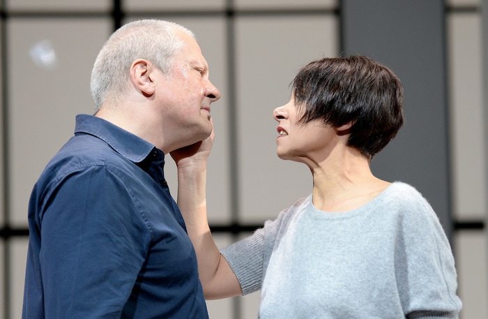 Herbert Föttinger und Sandra Cervik 2016 gemeinsam auf der Bühne der Josefstadt in Lillian ...