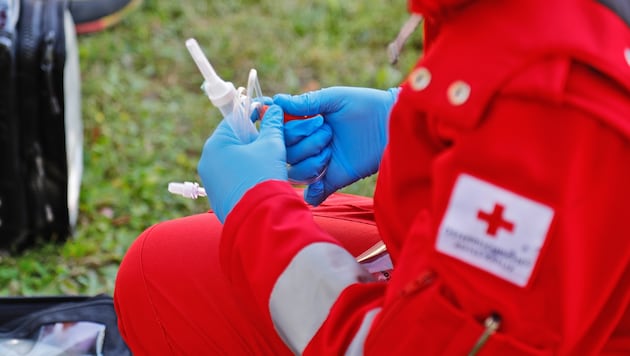 Nach der Erstversorgung wurde der Schwerverletzte ins Spital eingeliefert.