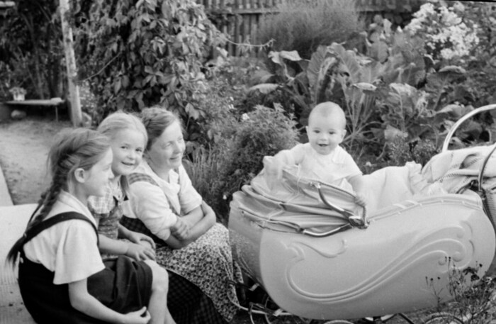 In Kundl in Tirol war der kleine Georg 1940 der Liebling der Nachbarn ...