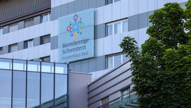 Der 20-Jährige wurde ins Rieder Krankenhaus eingeliefert