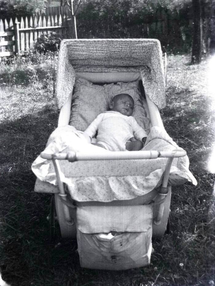 Heinz hieß dieses Baby, das Anfang der 1950er Jahre im Garten des Elternhauses in Telfs den ...