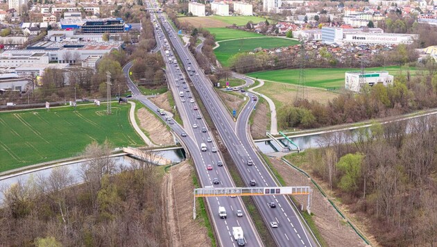 Am Montag beginnen die Sanierungsarbeiten auf der Mühlkreisautobahn (A 7) beim Linzer ...