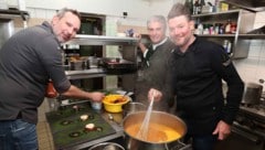 Dominic Beck (li.) und Oliver Wiegand (re.) führen ab die Küchenbrigade von Fritz Tösch an.