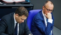 Von links: Deutschlands Vizekanzler Lars Klingbeil (SPD) und Bundeskanzler Friedrich Merz (CDU)