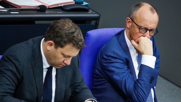 Von links: Deutschlands Vizekanzler Lars Klingbeil (SPD) und Bundeskanzler Friedrich Merz (CDU)