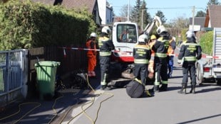 Die Berufsfeuerwehr sicherte die Gefahrenstelle, die dann entschärft wurde