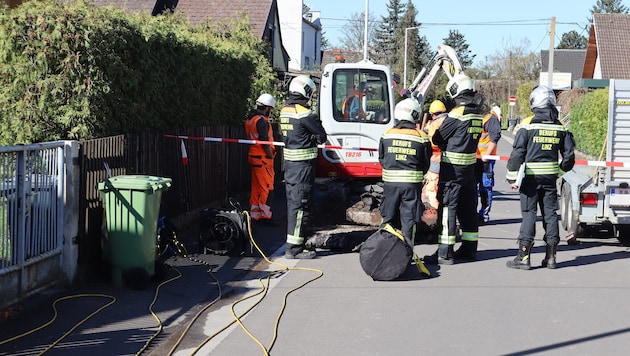 Die Berufsfeuerwehr sicherte die Gefahrenstelle, die dann entschärft wurde