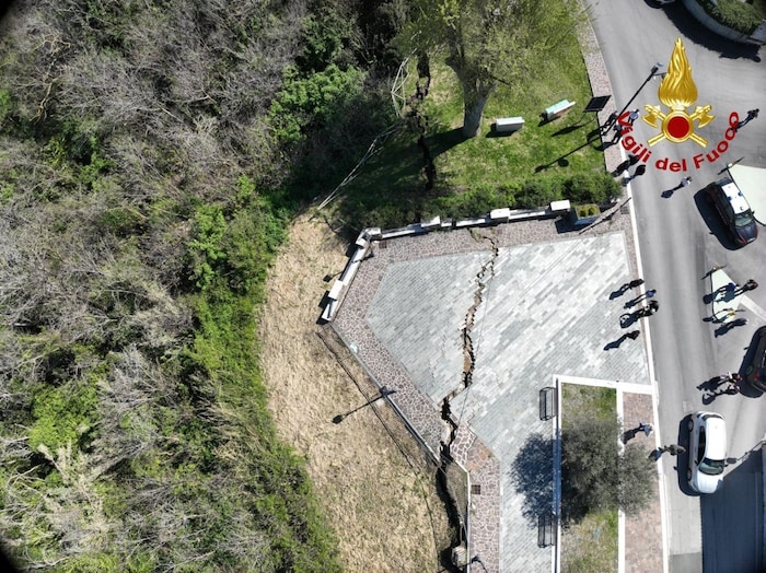 Der Erdrutsch bewegt sich aktuell immer noch.