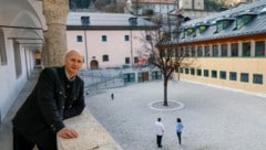 Werfens Bürgermeister Hubert Stock im Brennhof, der bald attraktiver sein soll.