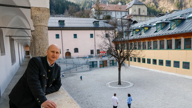Werfens Bürgermeister Hubert Stock im Brennhof, der bald attraktiver sein soll.