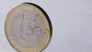 Die Gemeinschaftswährung Euro hat nach der Waffenruhe zwischen dem Iran und den Vereinigten ...