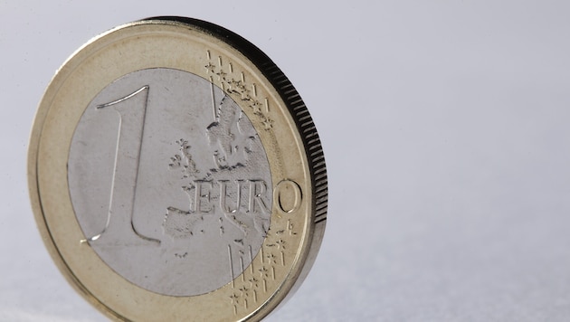 Die Gemeinschaftswährung Euro hat nach der Waffenruhe zwischen dem Iran und den Vereinigten ...