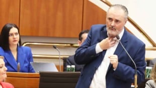 Landeshauptmann Hans Peter Doskozil (SPÖ) befindet sich nach seiner OP noch im Spital in ...