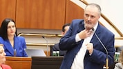 Landeshauptmann Hans Peter Doskozil (SPÖ) befindet sich nach seiner OP noch im Spital in ...