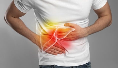 Wird ein Gallenstau nicht behandelt, kann dies zu schweren Leberschäden führen.