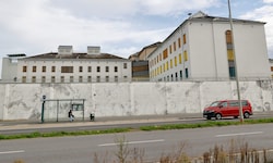 Der Insasse ergriff bei Arbeiten im Außenbereich der Justizanstalt Graz-Karlau die Flucht. 