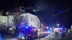 Der Rauch war von Weitem sichtbar – kurz vor Mitternacht konnte der Einsatz beendet werden.