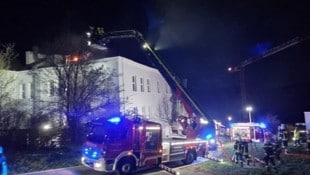 Der Rauch war von Weitem sichtbar – kurz vor Mitternacht konnte der Einsatz beendet werden.