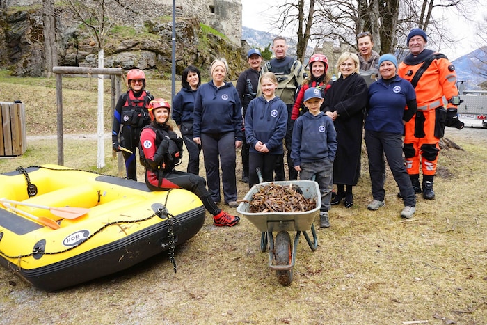 15 Mitglieder der Wasserrettung unterstützen die Lienzer.