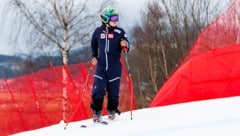 Julia Scheib fährt die Abfahrt.