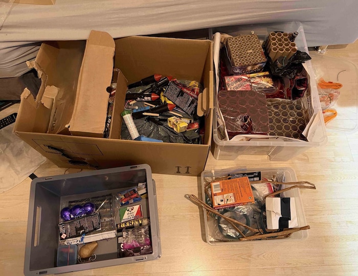 Die aufgefundene Pyrotechnik wurde beschlagnahmt.