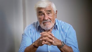 Die Fans trauern um Mario Adorf: Die Schauspiel-Legende ist im Alter von 95 Jahren verstorben.