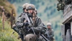 Was Frauen beim Bundesheer bislang durften, ist nun auch den männlichen Kollegen erlaubt: langes ...