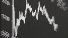 Die Frau hat von Dezember 2025 bis Ende März 2026 vermeintlich in Aktien investiert (Symbolbild)