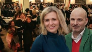 Anna Gazdik (FemConnect) lädt für den Ungarn-Wahlabend zum Public Viewing in einer Grazer Bar. ...