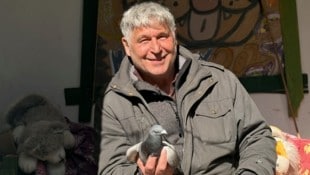 Schlosser Michael Bübl spricht mit krone.tv über seine Liebe zu Taube Dorothea.
