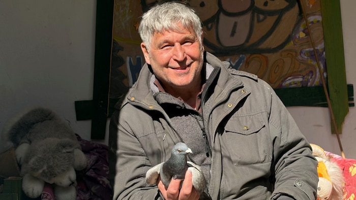 Schlosser Michael Bübl spricht mit krone.tv über seine Liebe zu Taube Dorothea.