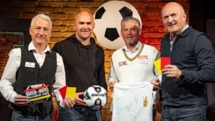 Moderator Hannes Steiner mit Ex-Kicker Jimmy Hoffer sowie den Experten Frenkie Schinkels und ...