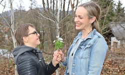 Monika Maria Rieger und Sohn Robin, ein offener junger Mann; er schmiedet bereits Pläne, ins ...
