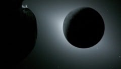 Dieses am 7. April von der NASA veröffentlichte Foto – aufgenommen vom „Orion“-Raumschiff aus – ...