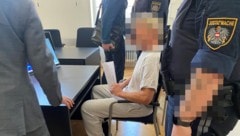 Lange hatte die Polizei den Angeklagten, der auch einen Wohnsitz in Brasilien hat, gesucht. ...