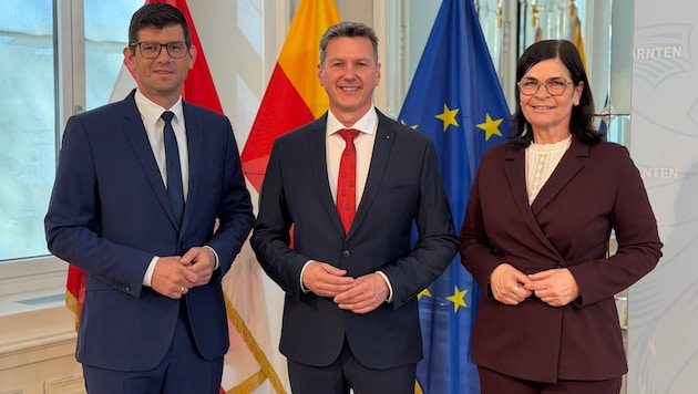 Der neue SPÖ-Landeshauptmann Daniel Fellner (Bildmitte) mit Stellvertreter Martin Gruber (ÖVP) ...