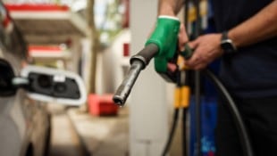 Billiger Sprit, leere Tanks, Frankreichs Regierung beschwichtigt aber.