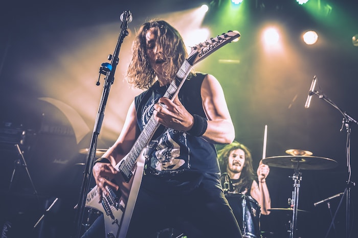 James McBain von Hellripper in Action – hier 2024 in der Wiener Szene.