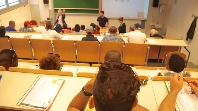 Asylwerber müssen nun Kurse abhalten. (Symbolbild)