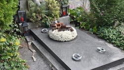 Auch in Weigelsdorf schändeten Unbekannte Gräber.