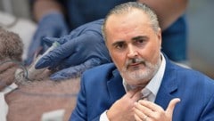 Burgenland-LH Hans Peter Doskozil wurde der Kehlkopf entfernt. Was das heißt, berichten uns ...