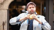 Sebastian Humi stärkte sich noch schnell mit einer Leberkäse-Semmel.